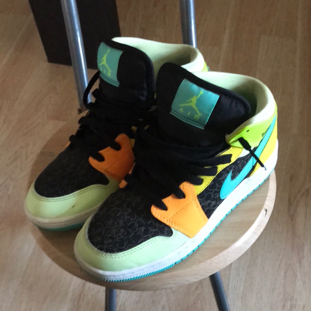 Air Jordan 1 green, orange , yellow